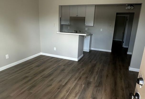 2 beds, 1 bath, 588 sqft, $1,800