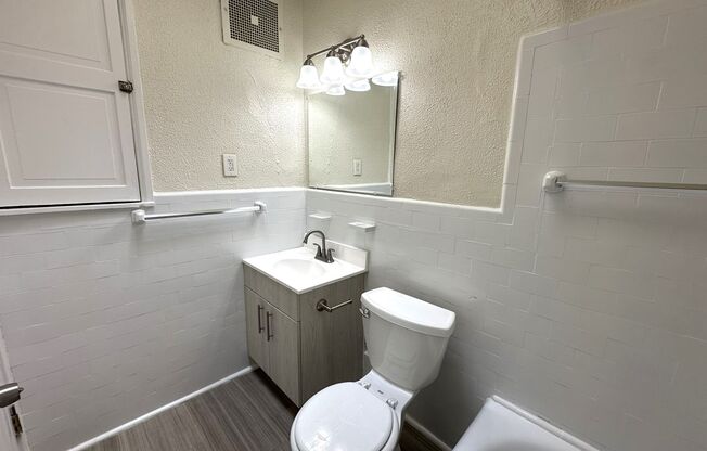 Studio, 1 bath, 450 sqft, $1,045, Unit Apt 407