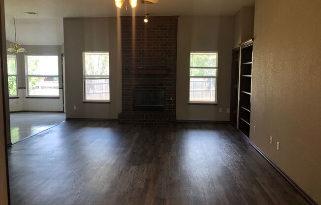 Four Bedroom in the Royal Oaks Addition!