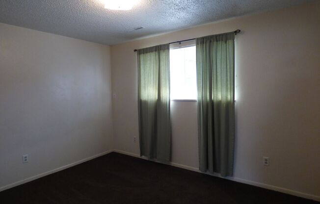 1 bed, 1 bath, 550 sqft, $1,125, Unit 2027 Estes Lane #4