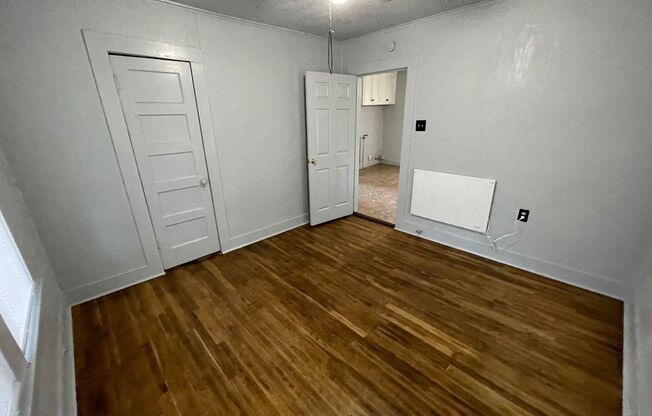 2 beds, 1 bath, $895