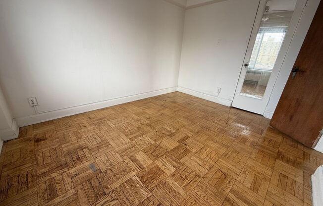 2 beds, 1 bath, $1,295, Unit 410