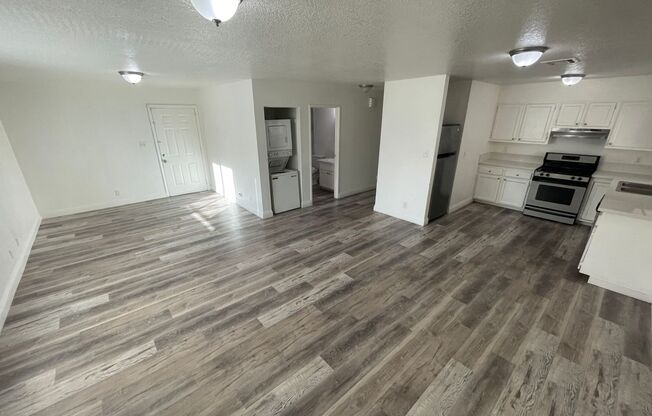 3 BEDROOM 2 BATH, DOWNSTAIRS UNIT, NO CARPET, WITH WASHER AND DRYER, NEAR NELLIS AFB!