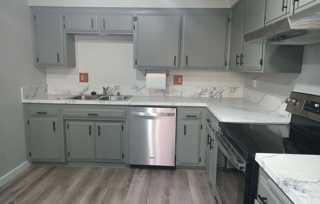 2 beds, 1.5 baths, $1,800, Unit 17