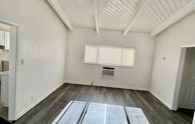 Tobias (TB)