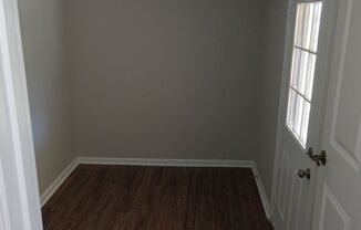 3 beds, 1 bath, $1,000