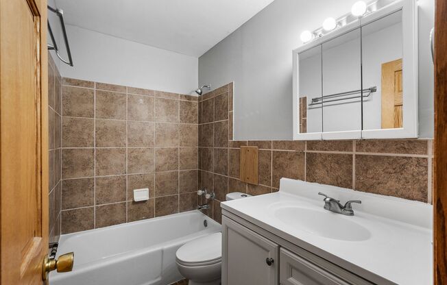 2 beds, 1 bath, $1,195, Unit 2