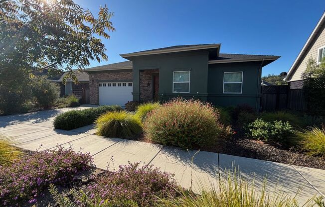 Newer Single Level 3 Bedroom 2 Bathroom located in Northeast Santa Rosa with A/C