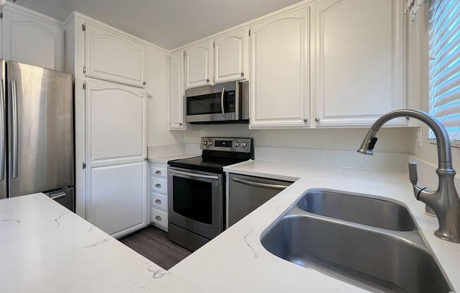 BEAUTIFUL 2 STORY TOWNHOUSE STYLE WITH A/C,  WASHER/DRYER, POOL, AND ONE PARKING SPACE