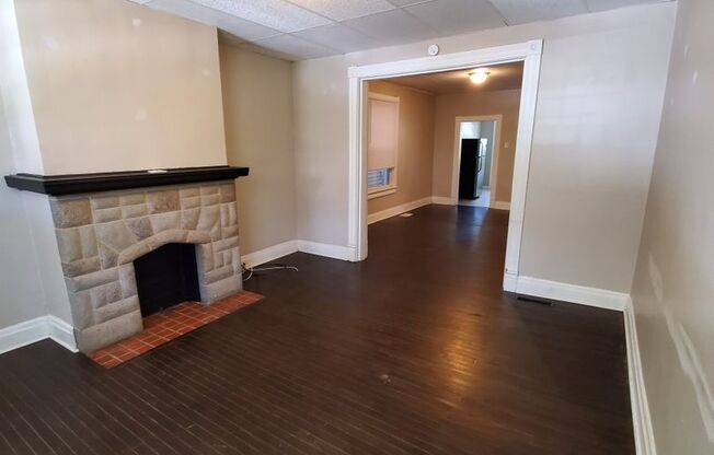 1 bed, 1 bath, $1,100, Unit Apt 1