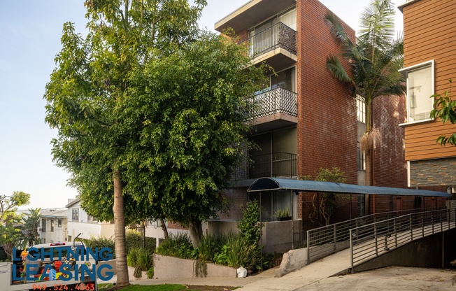 1211 HORN AVE