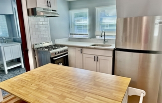 2 beds, 1 bath, 800 sqft, $2,700, Unit 3