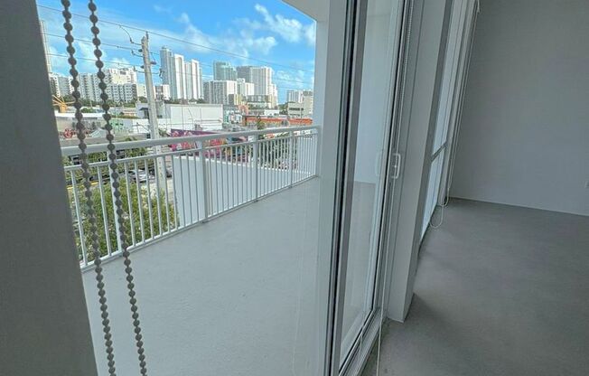 Studio, 1 bath, 737 sqft, $2,550, Unit Unit 302