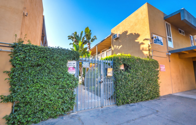 7351 Variel Ave