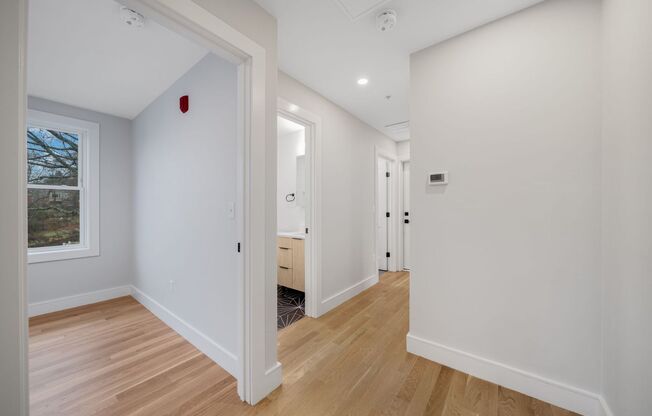 Newly Renovated - Central AC - Patio - Close to T