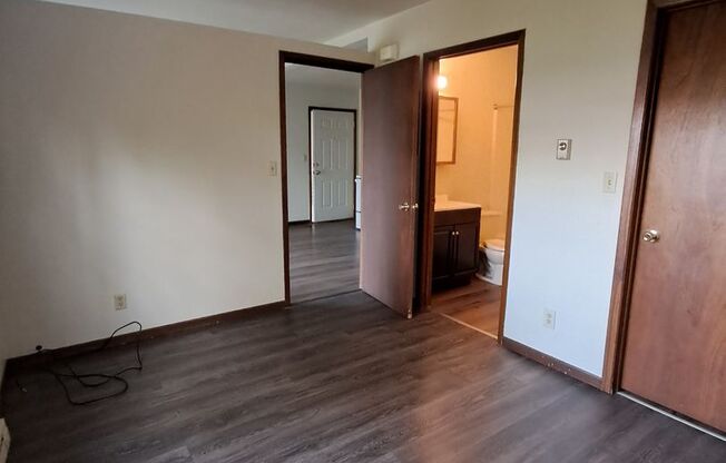 1 bed, 1 bath, $825, Unit 5