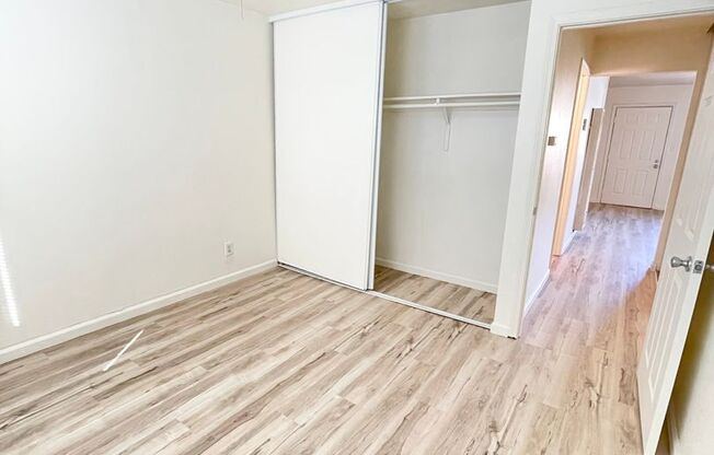 2 beds, 1 bath, $2,000, Unit 14