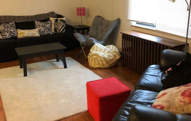 2 beds, 1 bath, $1,500, Unit 2C