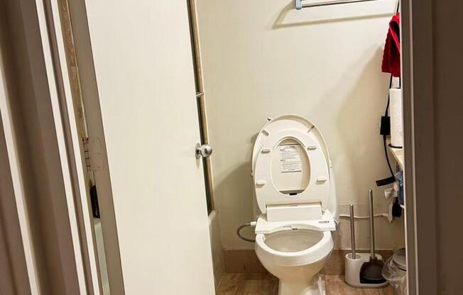 1 bed, 1 bath, 708 sqft, $4,800, Unit 22C