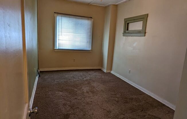 Large 2 Bedroom Close to Carson St -- Available 8/15