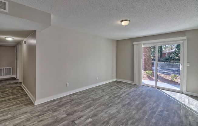 2 beds, 1 bath, $1,250, Unit 8