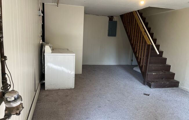 4 beds, 1 bath, $1,000