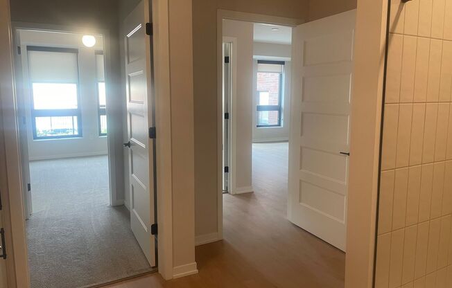 1 bed, 1 bath, 1,013 sqft, $2,989, Unit 102