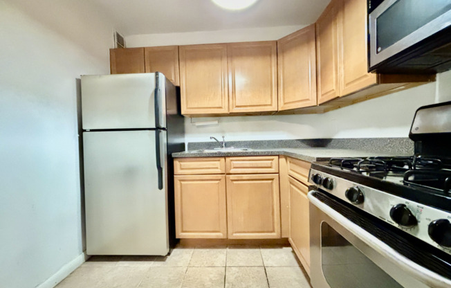 Studio, 1 bath, $2,000, Unit 3U