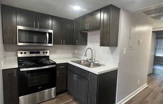 2 beds, 2 baths, 720 sqft, $1,150, Unit 303