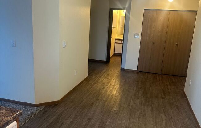 2 beds, 1 bath, 900 sqft, $850, Unit 115