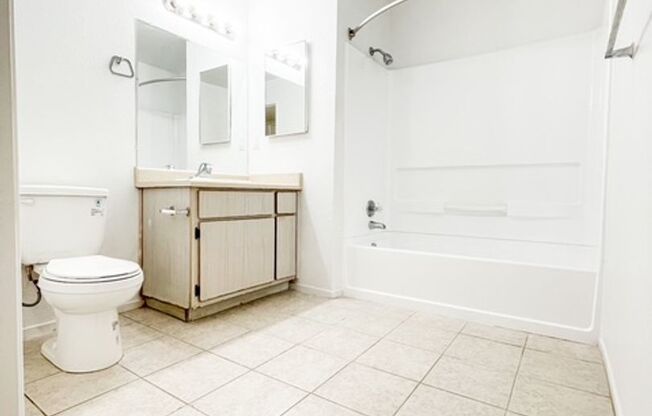 1 bed, 1 bath, 733 sqft, $1,210, Unit 147