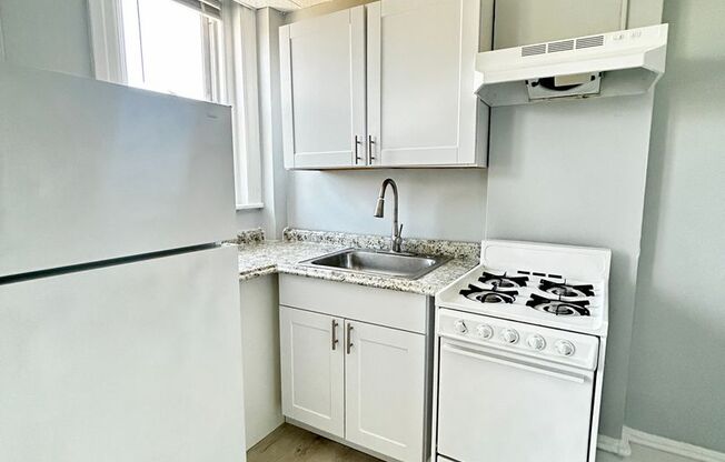 3 beds, 1 bath, 5 sqft, $1,300, Unit 4B