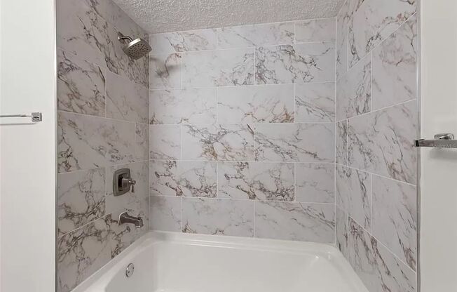 2 beds, 1 bath, $1,995, Unit APARTMENT A25