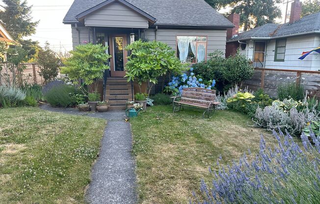 Lovely Fairmount Community Bungalow in West Seattle- $3400