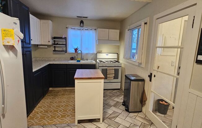 3 beds, 1 bath, $1,995