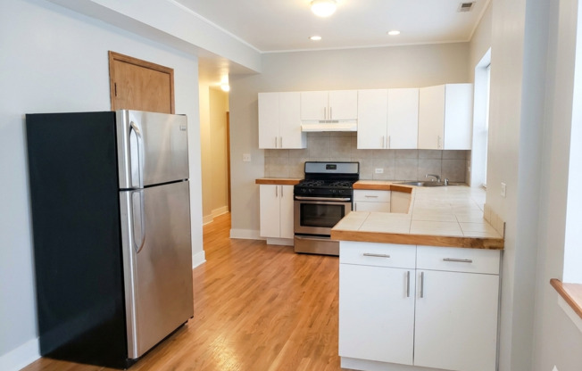 2 beds, 2 baths, 1,200 sqft, $2,700, Unit 4450-1