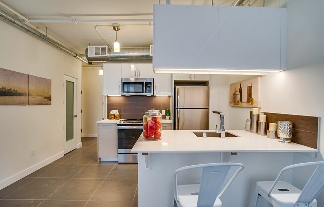 1 bed, 1 bath, 655 sqft, $1,800, Unit M06