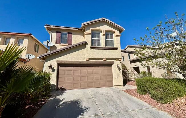 Beautiful 4 bedrooms home in desirable Green Valley