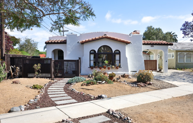 3407 N MTN VW DR