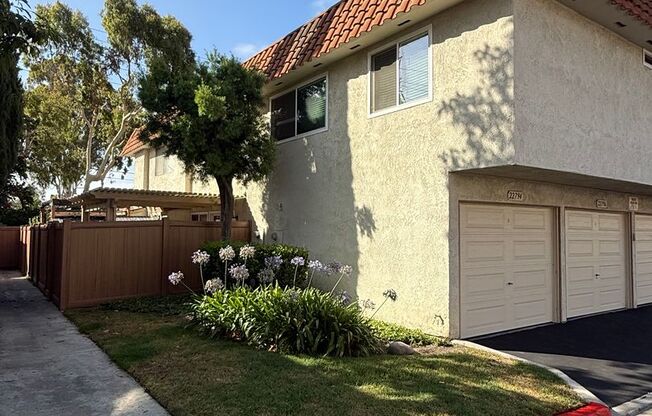 **Coming Soon** Upgraded Lake Forest Condo with Garage 2 Bed | 1.5 Bath | 1020 SF