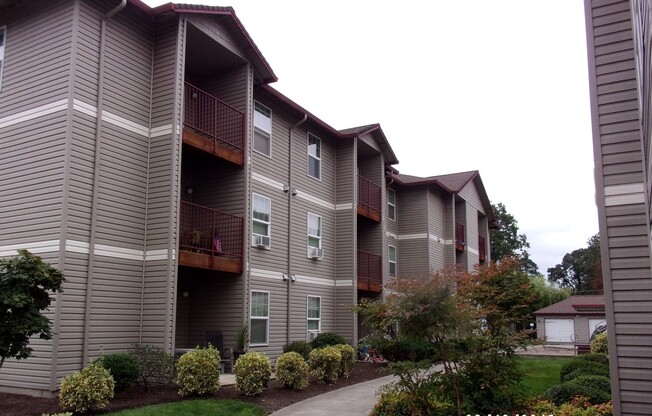 3 beds, 2 baths, 1,172 sqft, $1,695, Unit 253