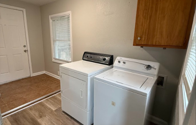 Beautifully Remodeled 3-Bedroom Single Family Home – Move-In Ready!