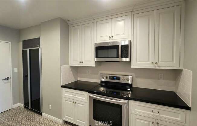 1 bed, 1.5 baths, 1,253 sqft, $5,500, Unit 4C