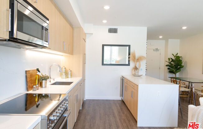 3 beds, 2.5 baths, 1,661 sqft, $9,300, Unit 405PHW
