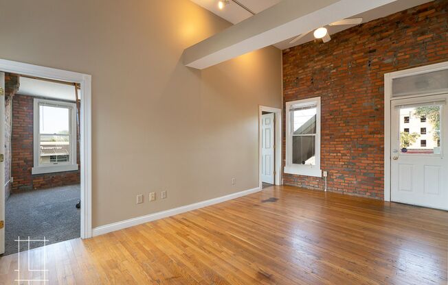 2 beds, 1 bath, $1,350, Unit 221 E. 3rd Ave