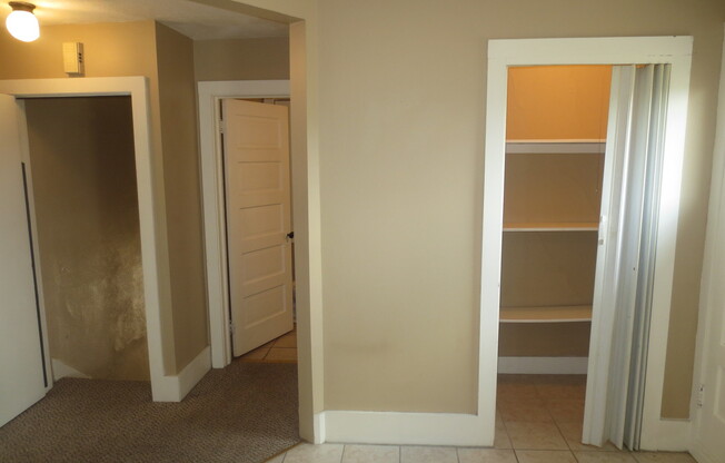 1 bed, 1 bath, 800 sqft, $895, Unit 922