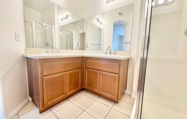 3 beds, 2 baths, $1,565, Unit Bldg K5