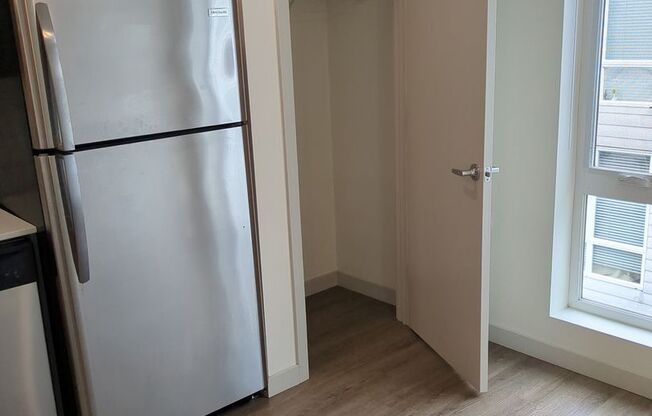 Studio, 1 bath, 257 sqft, $1,169, Unit 708