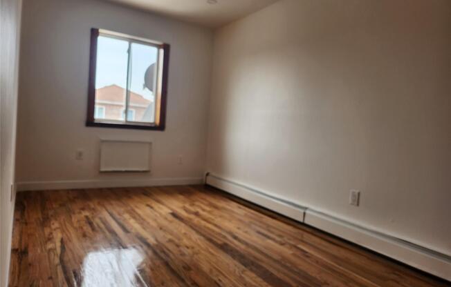 3 beds, 2 baths, 925 sqft, $3,250, Unit 2