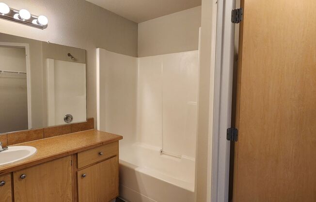 3 beds, 2 baths, 1,212 sqft, $1,825, Unit G59